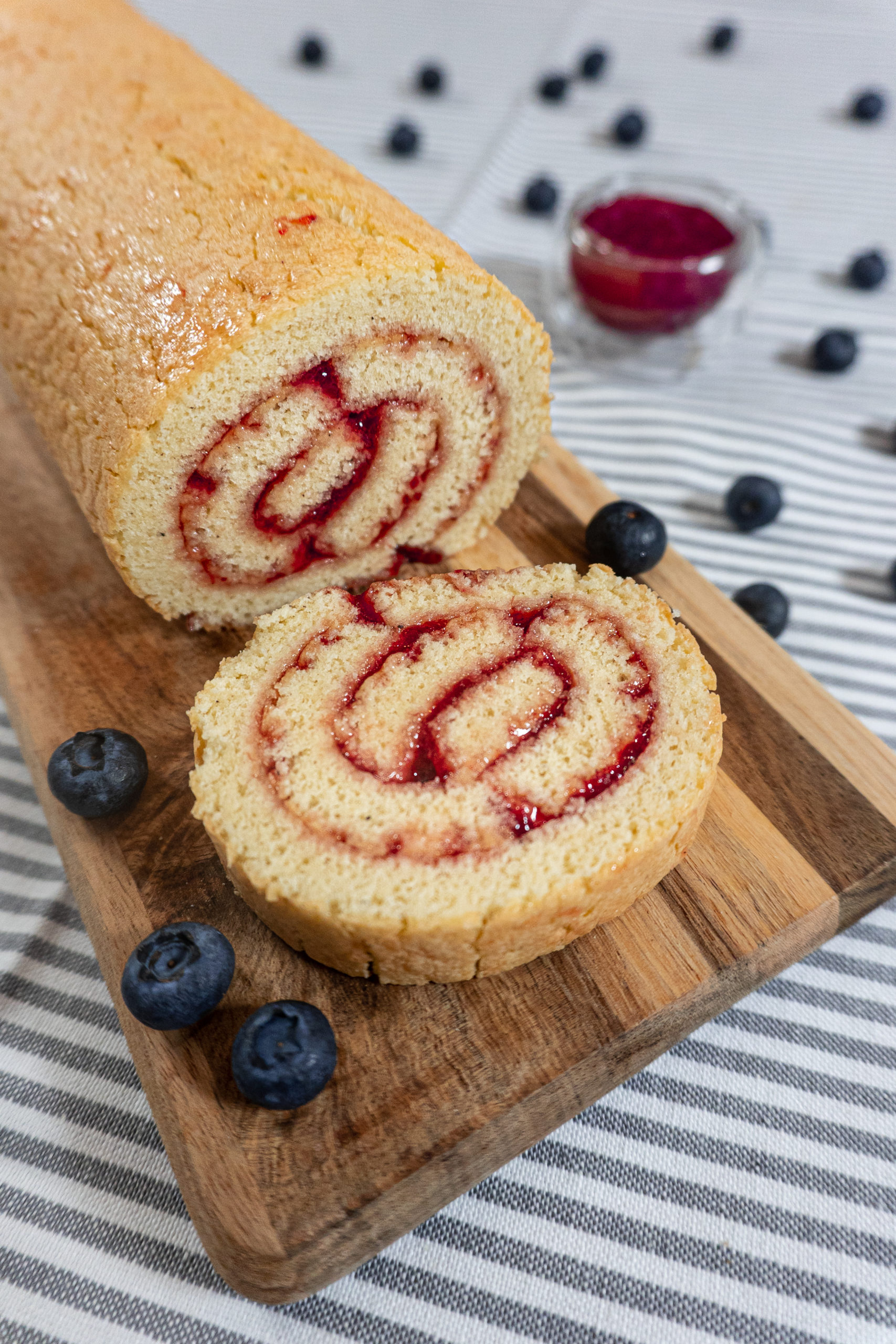 Gâteau roulé à la confiture : Recette de Gâteau roulé à la confiture